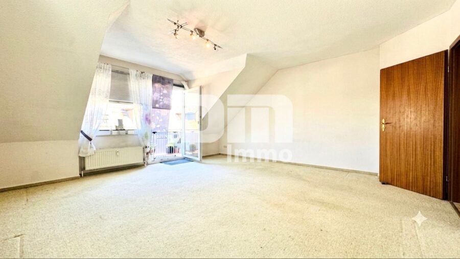 (R)erserviert!!!Exklusive Dachgeschosswohnung mit Balkon & Garage in gefragter Lage der Eichwaldsiedlung - DG Wohn / Esszimmer / Zugang Balkon